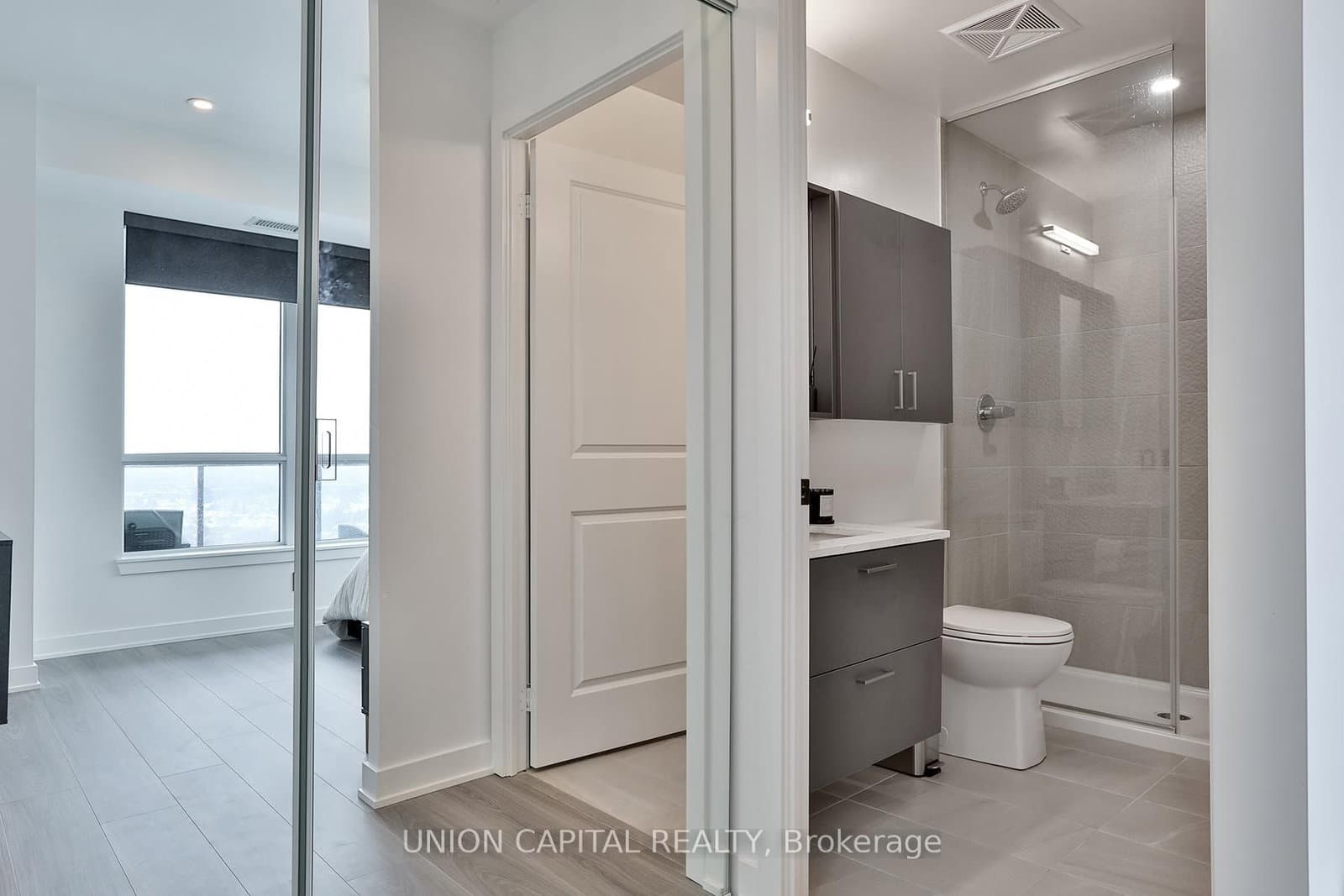30 Upper Mall Way, Unit 1002 thumbnail 12