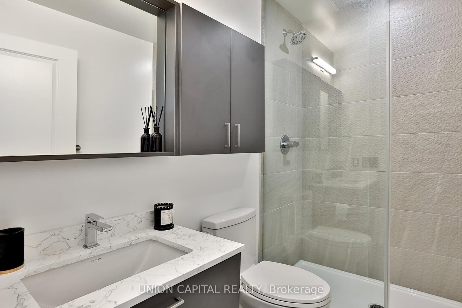 30 Upper Mall Way, Unit 1002 thumbnail 13