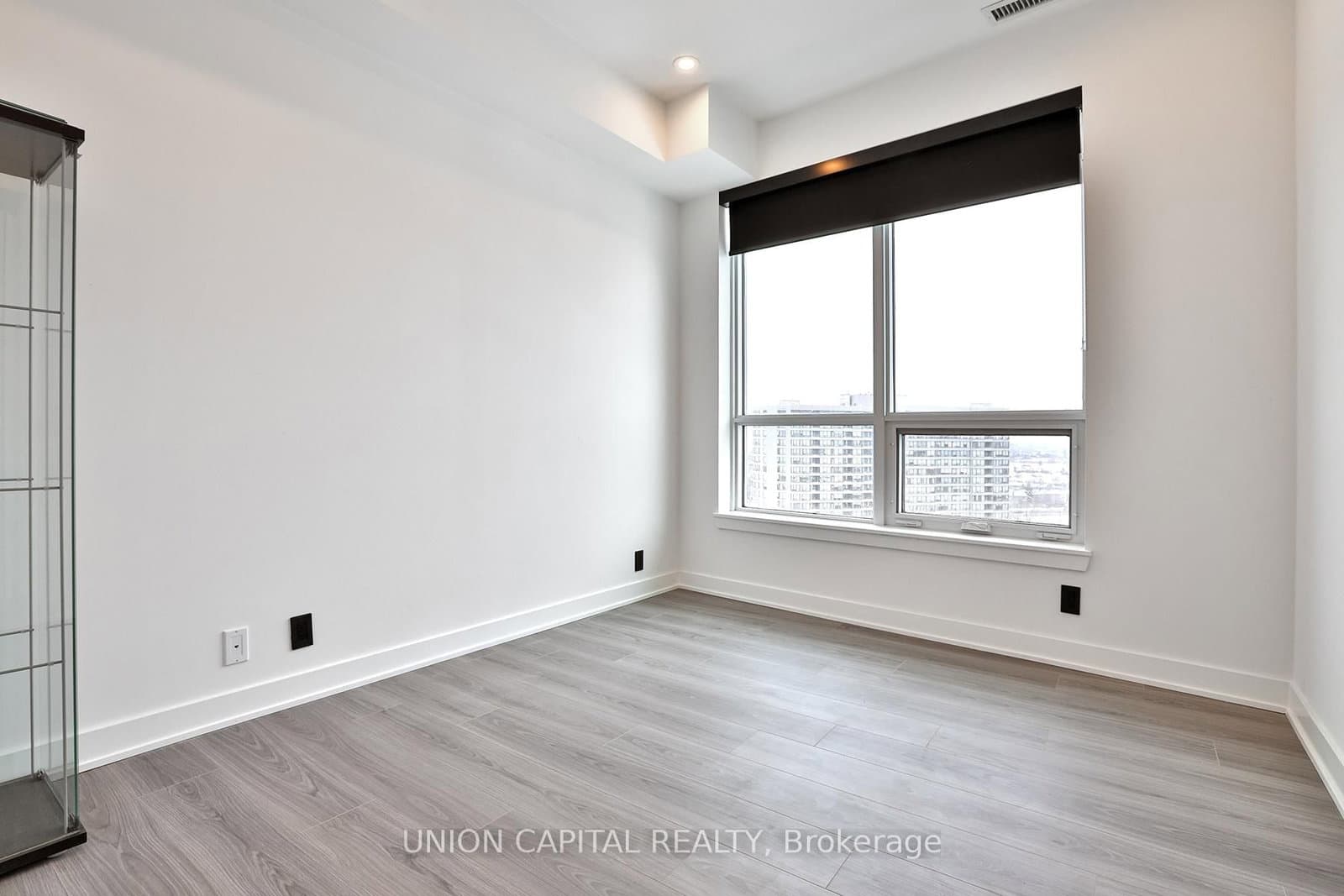 30 Upper Mall Way, Unit 1002 thumbnail 14