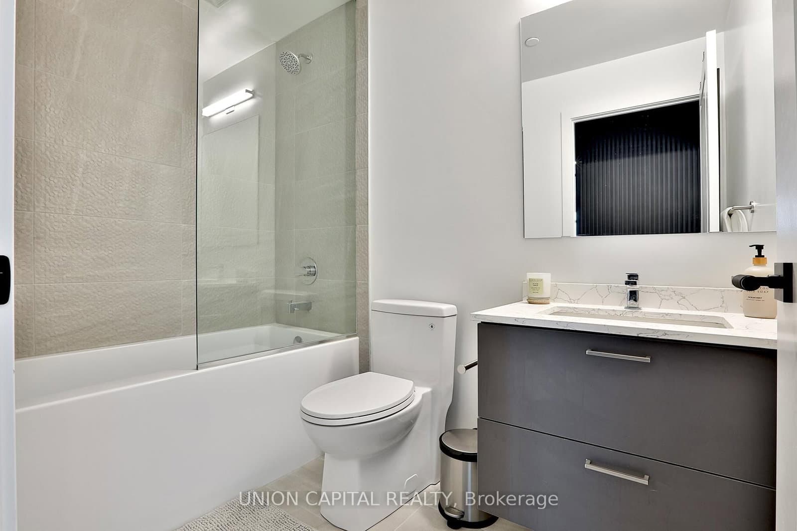 30 Upper Mall Way, Unit 1002 thumbnail 15