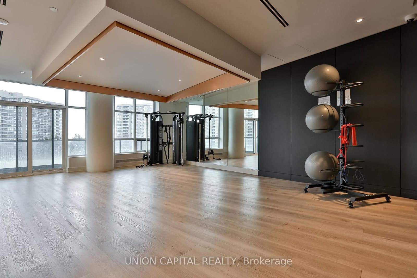 30 Upper Mall Way, Unit 1002 thumbnail 20