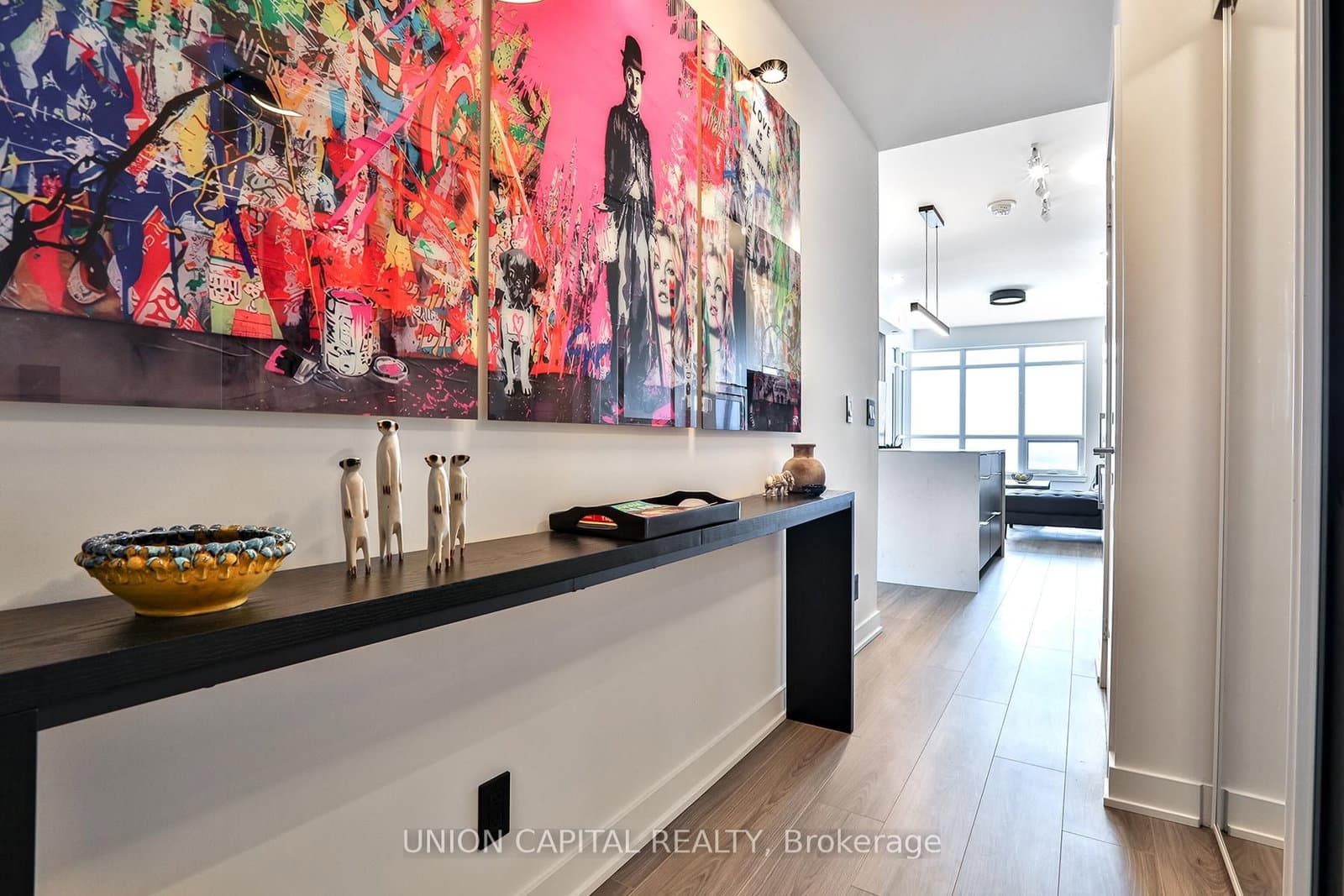 30 Upper Mall Way, Unit 1002 thumbnail 3