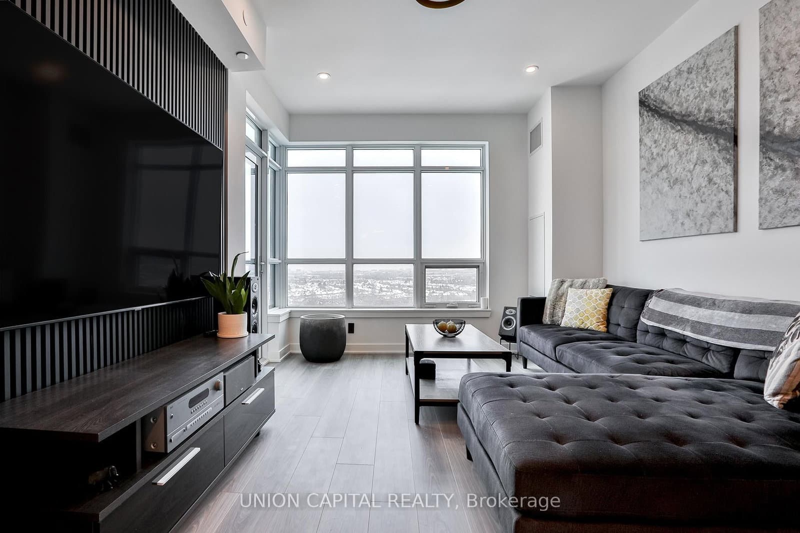 30 Upper Mall Way, Unit 1002 thumbnail 5