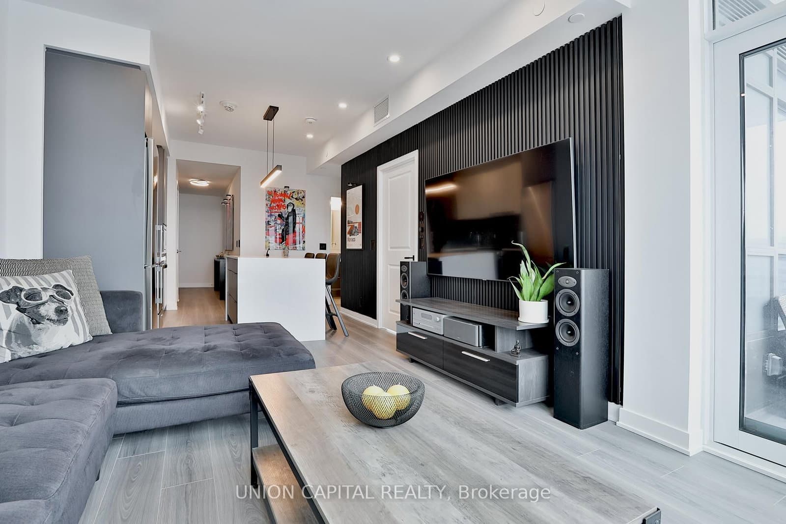 30 Upper Mall Way, Unit 1002 thumbnail 6