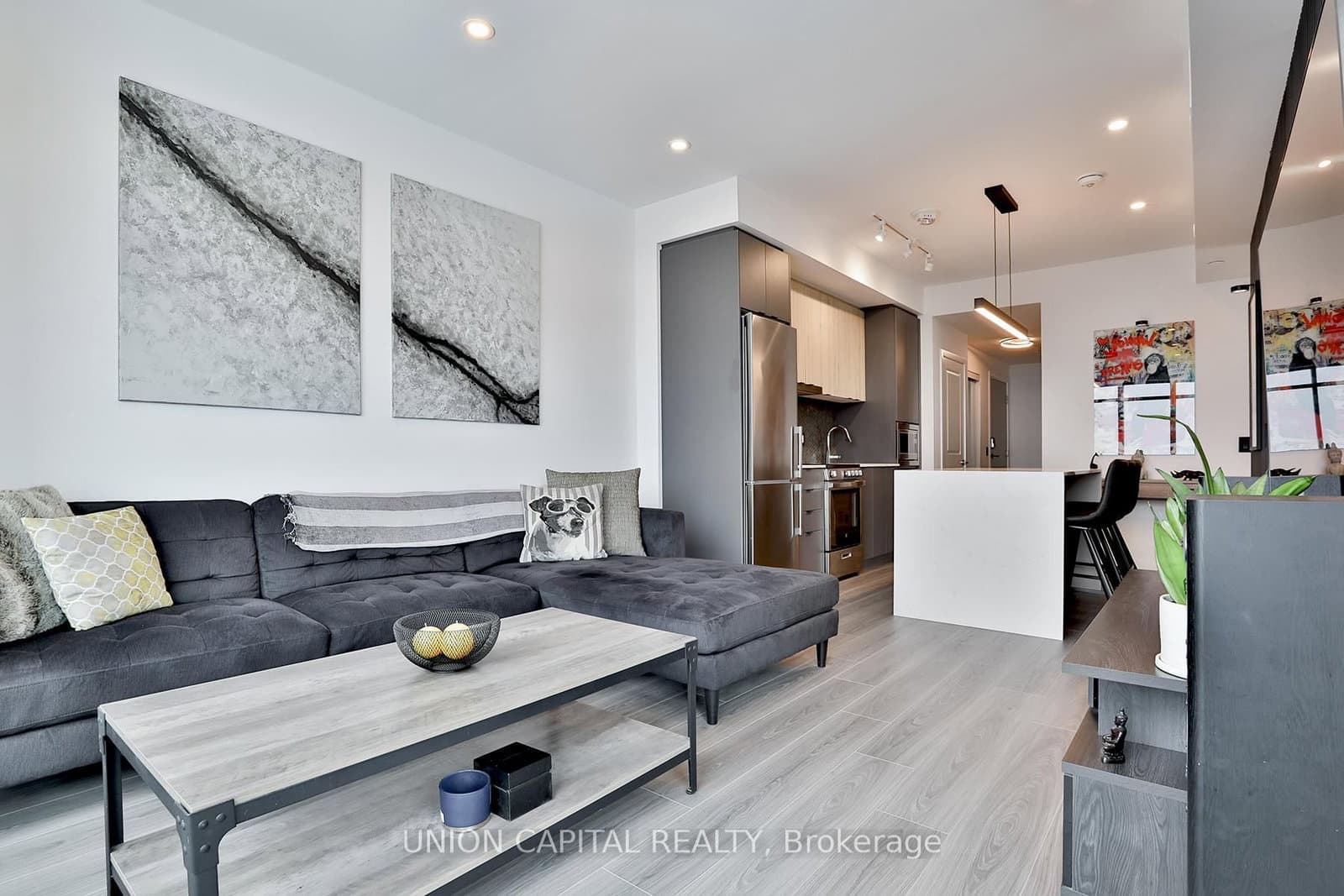 30 Upper Mall Way, Unit 1002 thumbnail 9