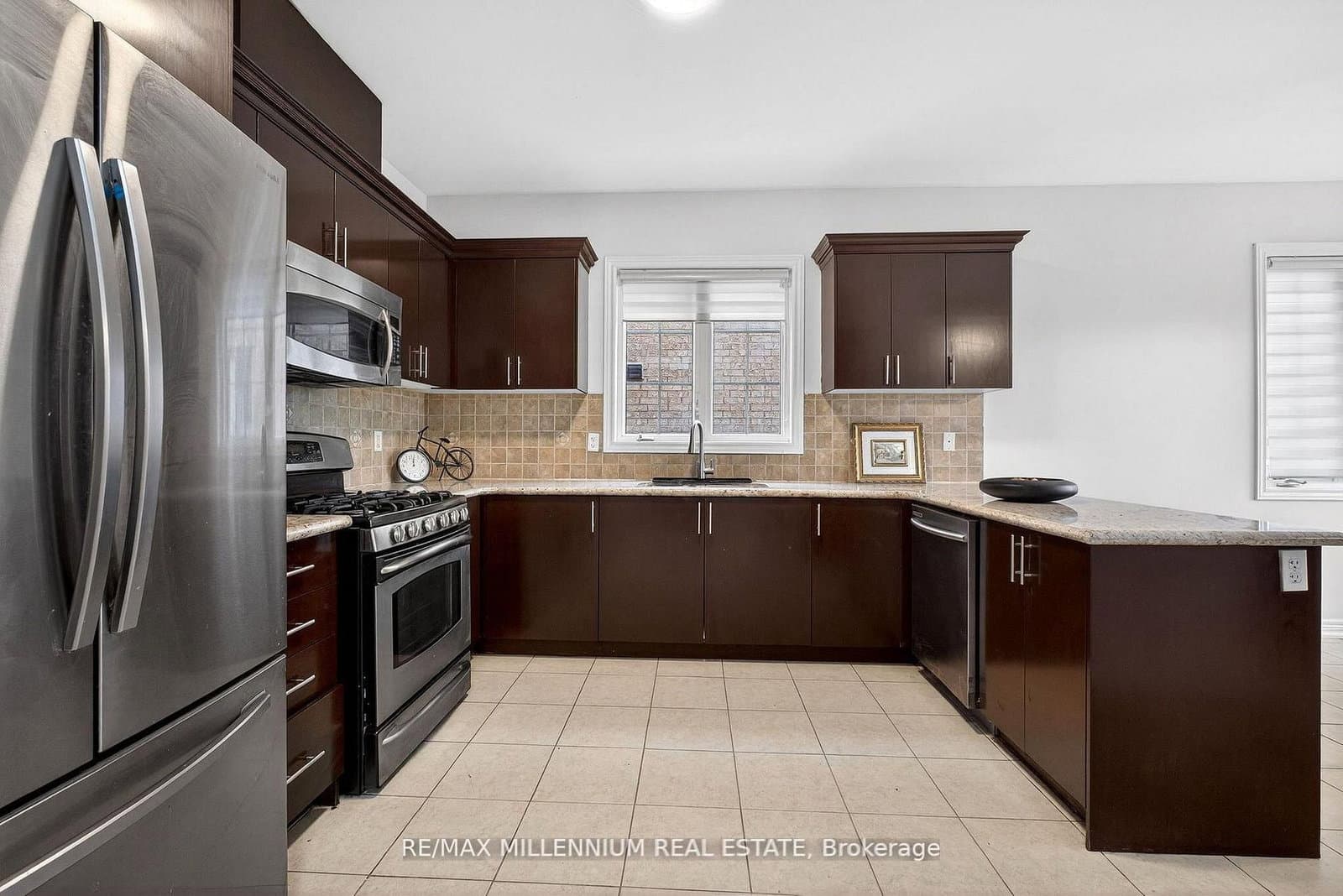 75 Twin Hill Crescent thumbnail 5