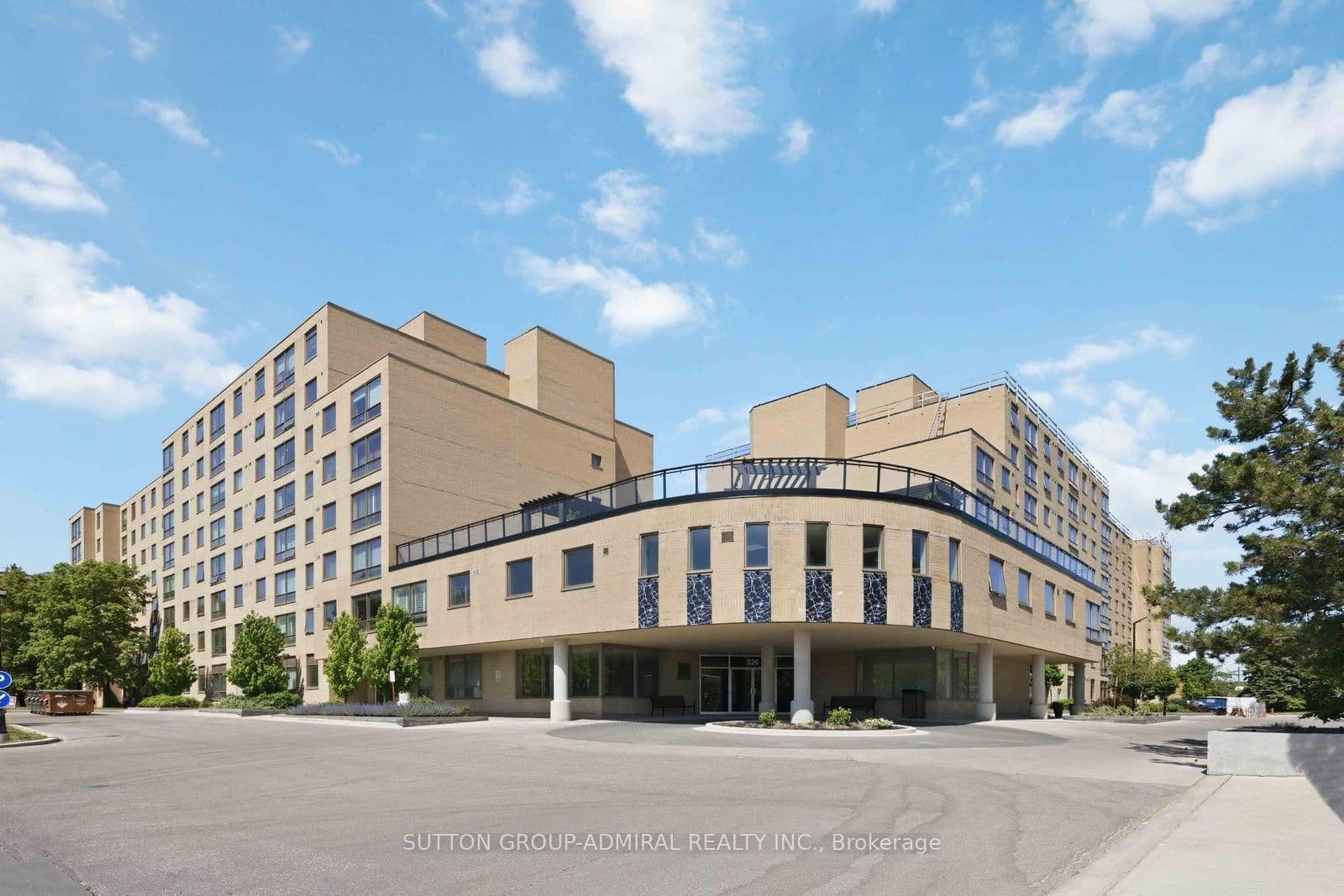 #220 - 326 Major Mackenzie Drive