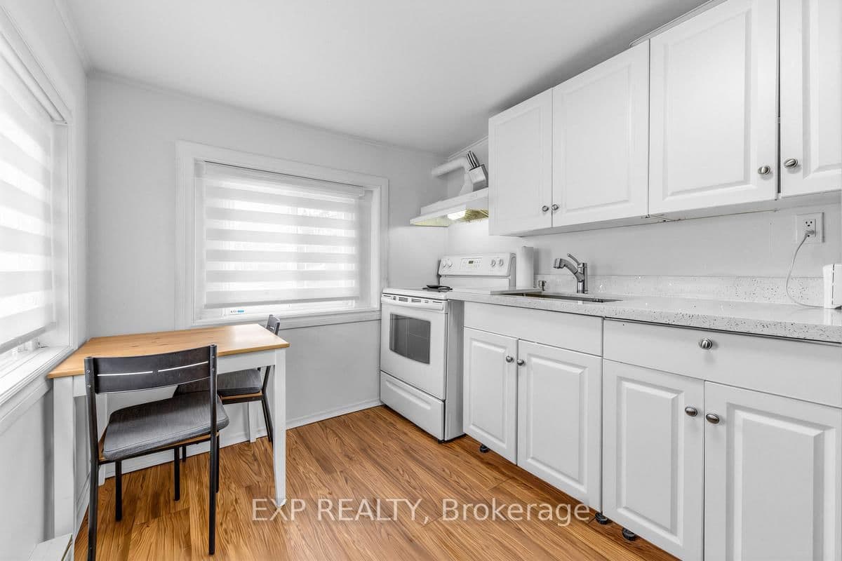 79 Barrie Street E thumbnail 3