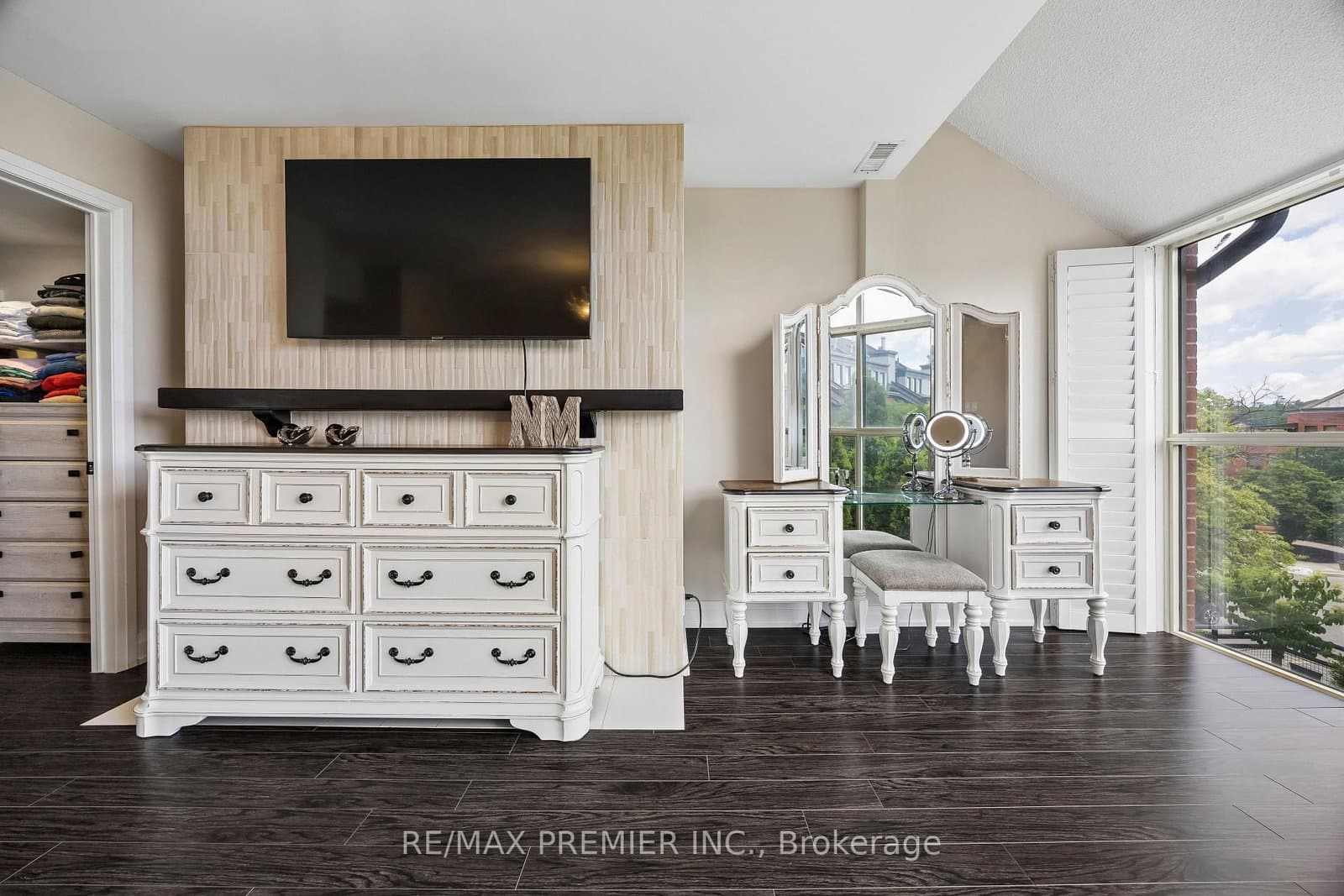 100 Arbors Lane, Unit 8 thumbnail 16