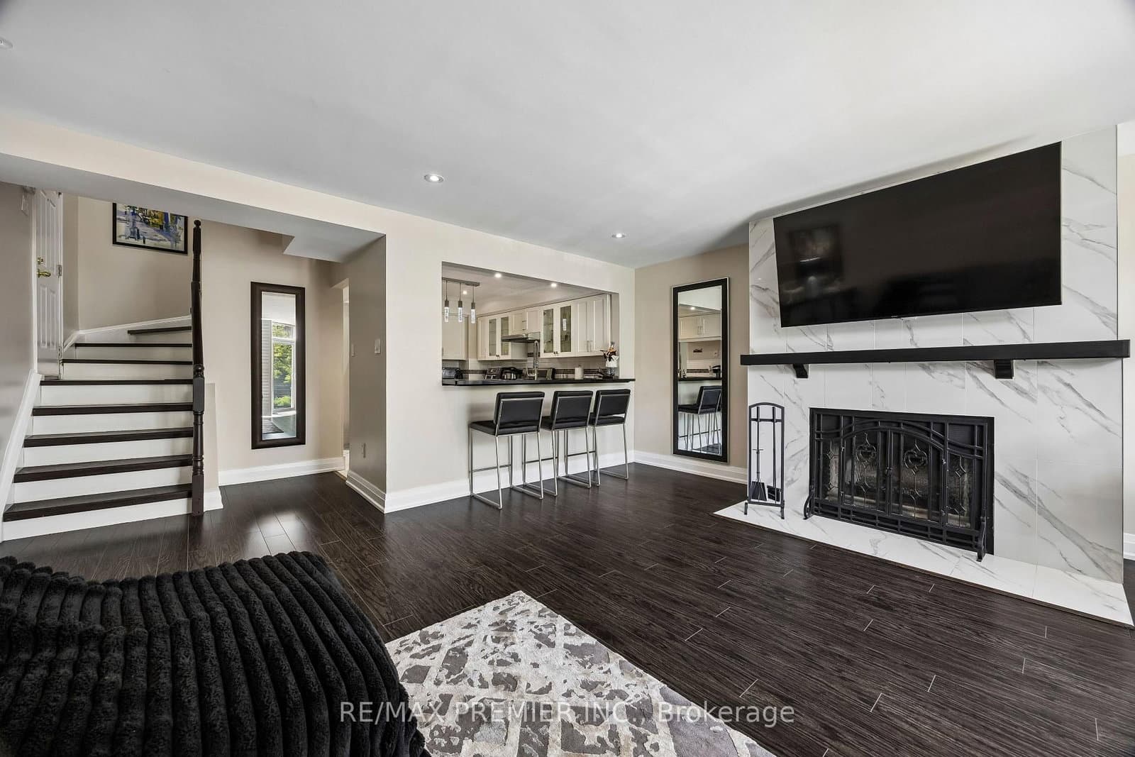 100 Arbors Lane, Unit 8 thumbnail 3