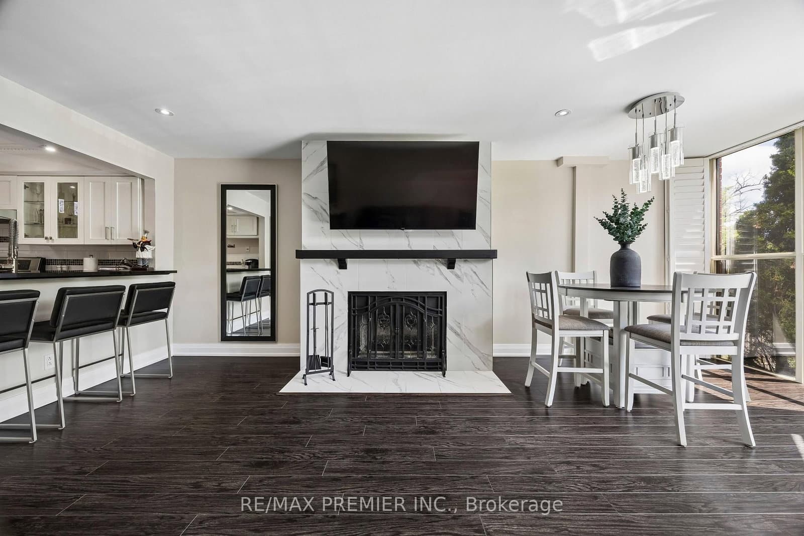 100 Arbors Lane, Unit 8 thumbnail 4