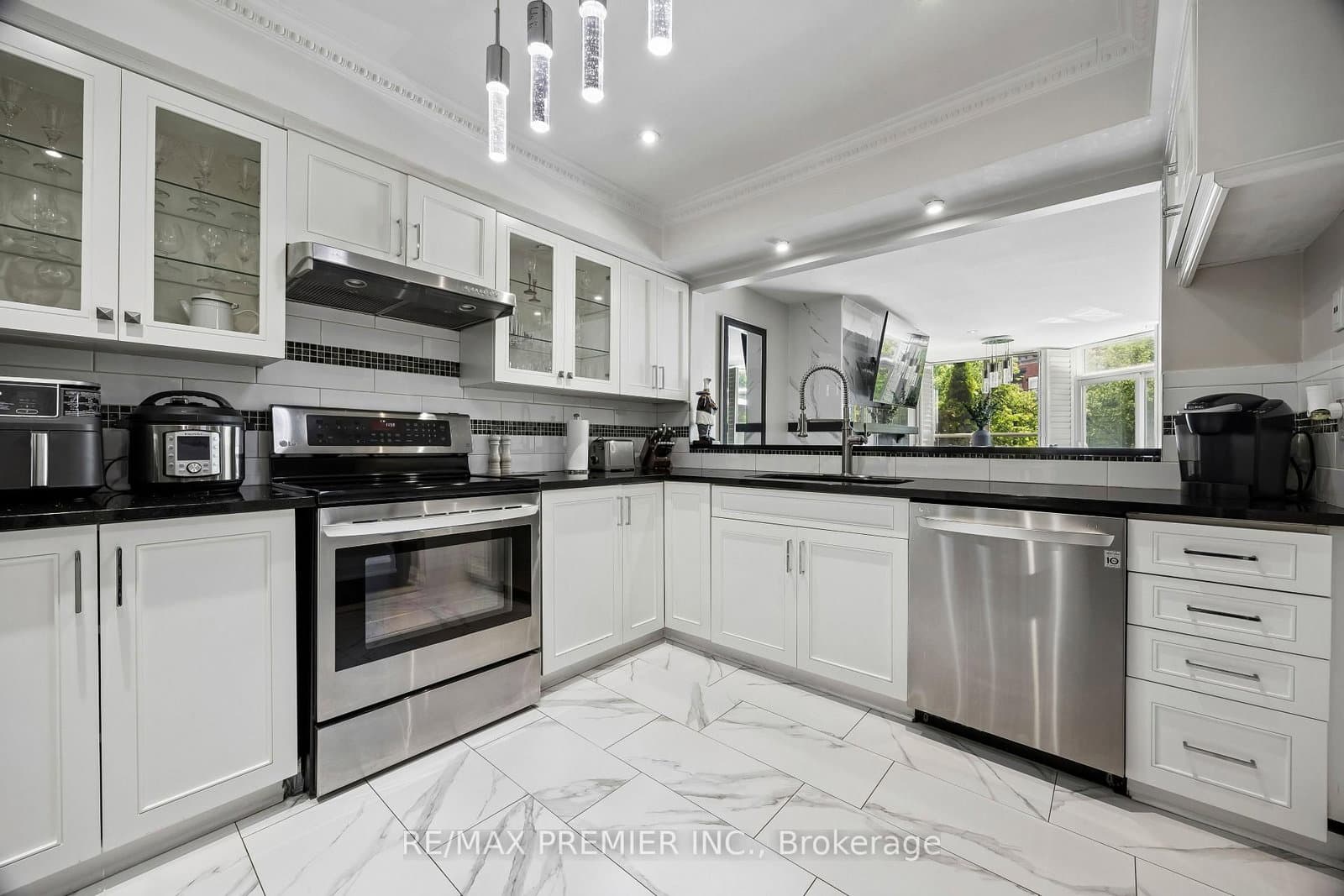 100 Arbors Lane, Unit 8 thumbnail 8