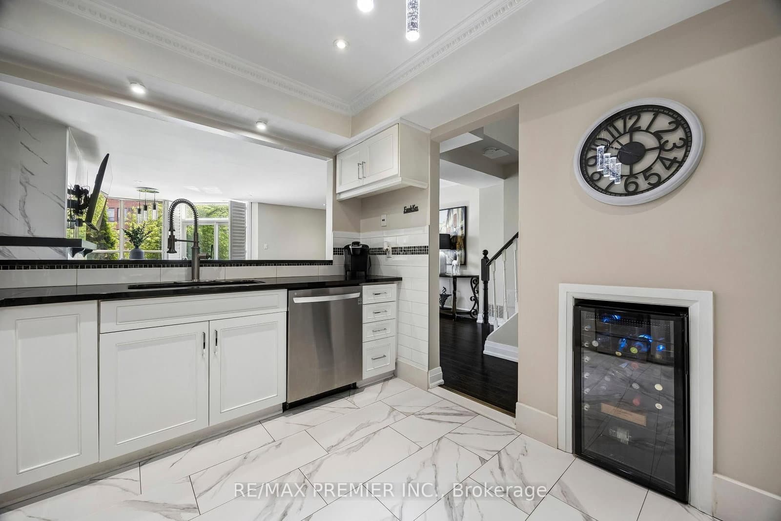 100 Arbors Lane, Unit 8 thumbnail 9