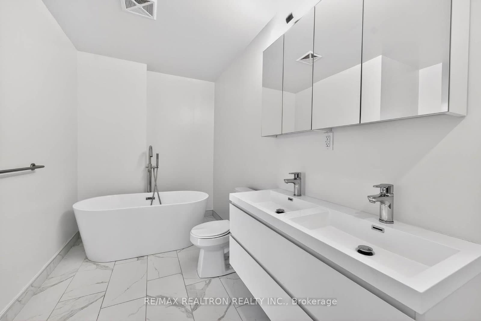 38 Simcoe Promenade, Unit C909 thumbnail 20