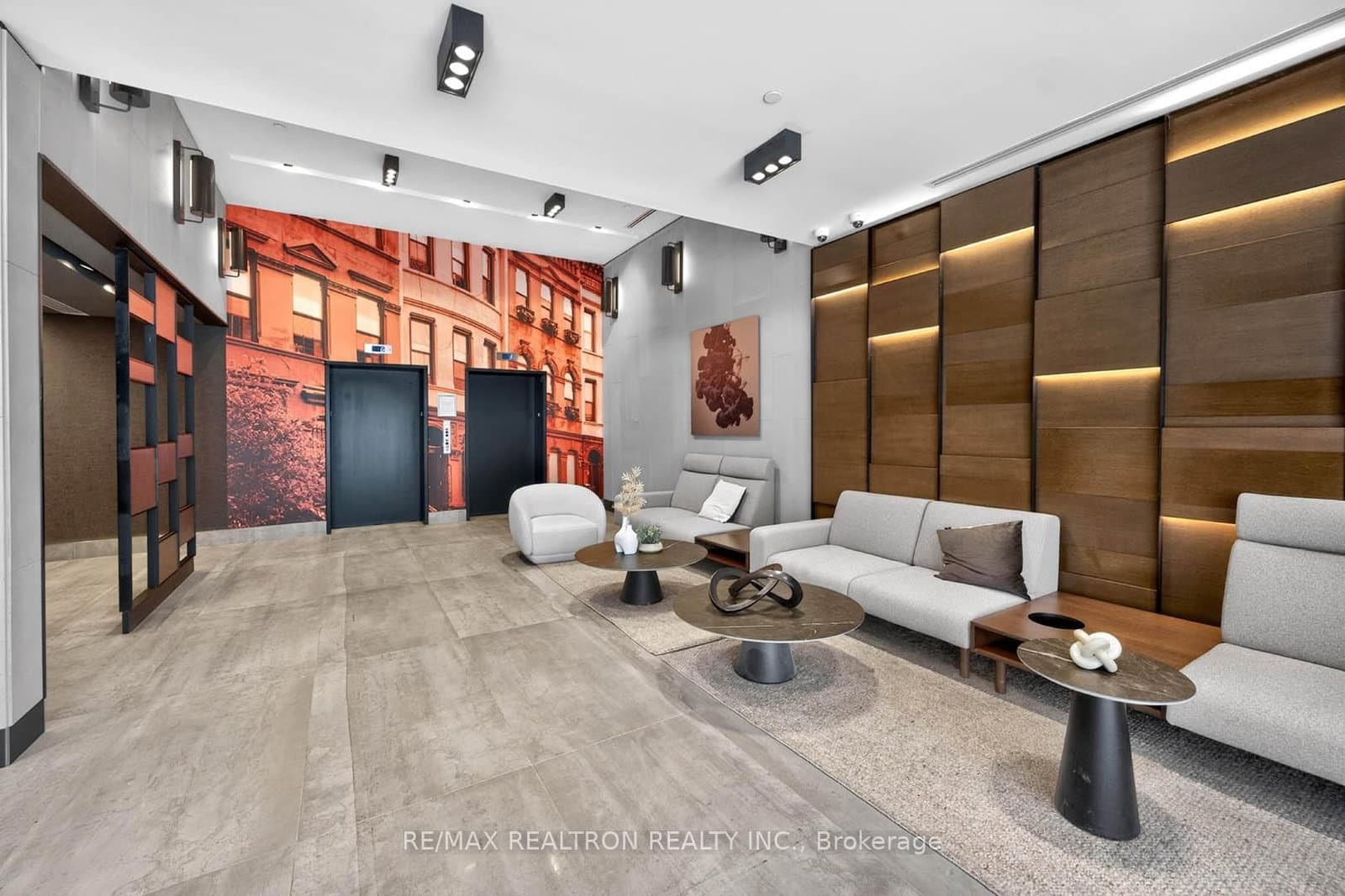 38 Simcoe Promenade, Unit C909 thumbnail 3