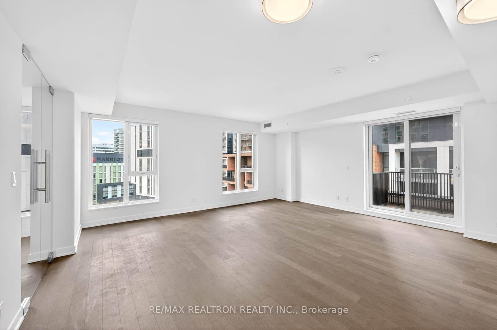 38 Simcoe Promenade, Unit C909 thumbnail 6