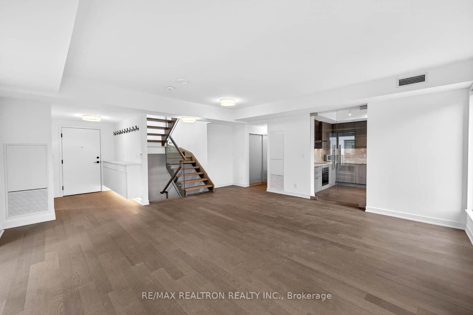 38 Simcoe Promenade, Unit C909 thumbnail 7