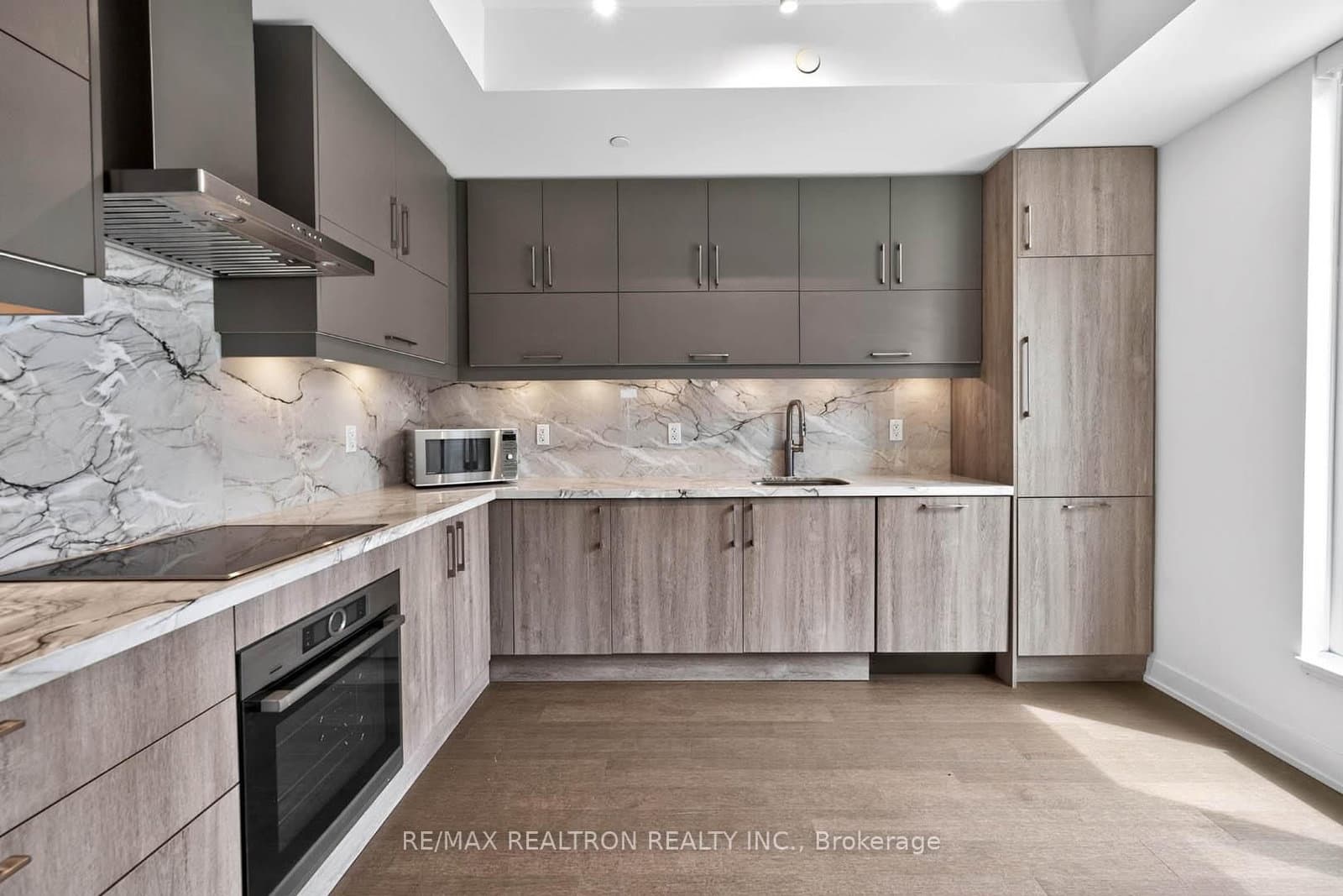38 Simcoe Promenade, Unit C909 thumbnail 9