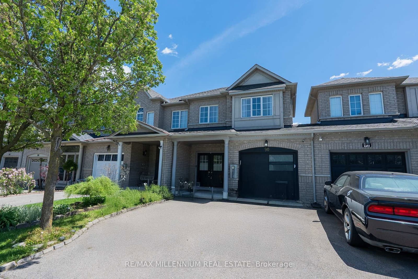 90 Ronan Crescent - Image 1
