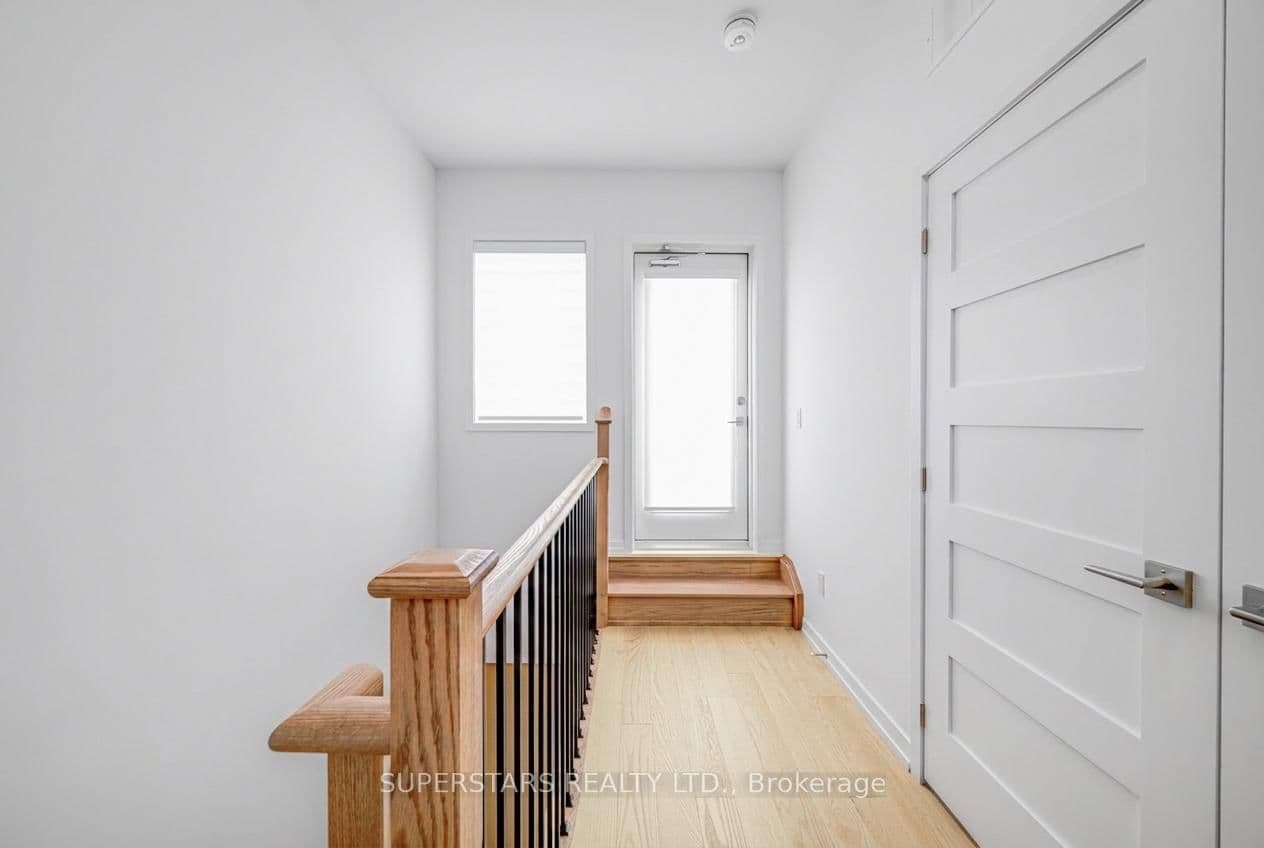 18 Lytham Green Circle, Unit 12 thumbnail 16