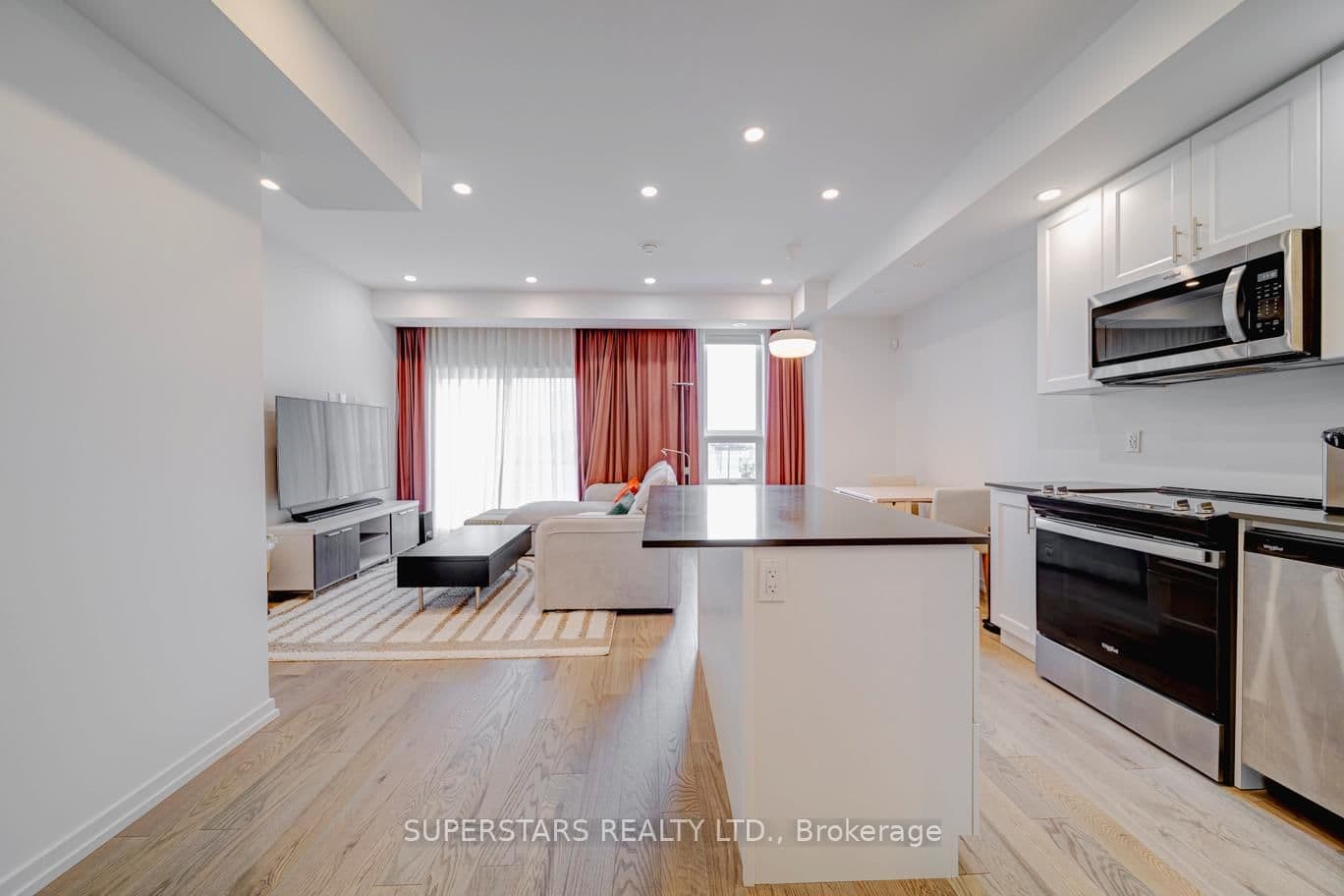 18 Lytham Green Circle, Unit 12 thumbnail 4