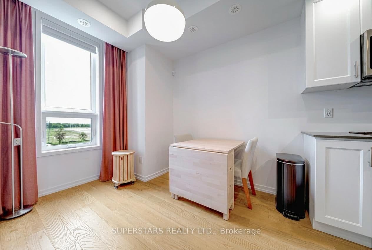 18 Lytham Green Circle, Unit 12 thumbnail 8