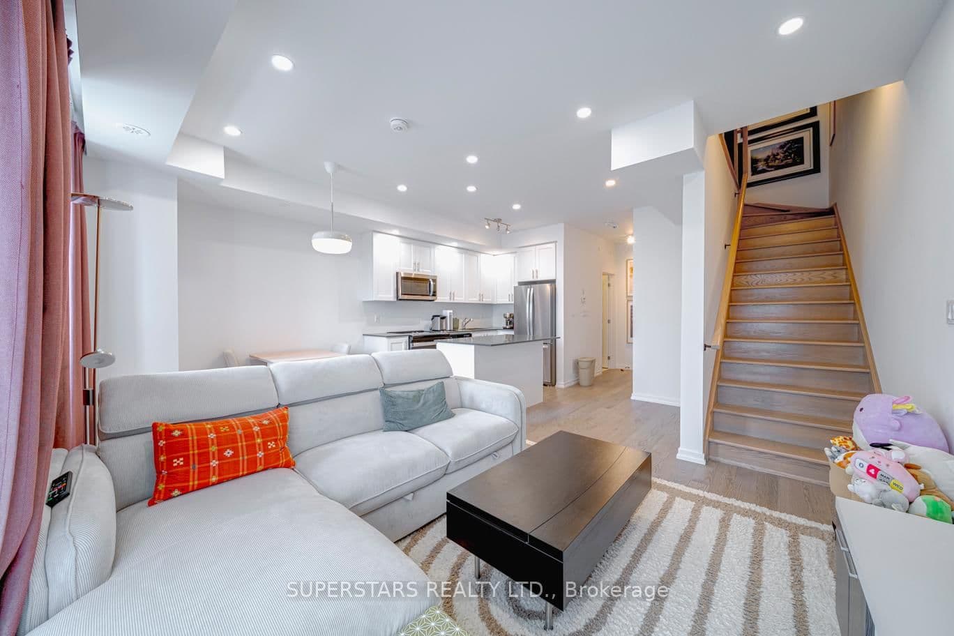 18 Lytham Green Circle, Unit 12 thumbnail 9