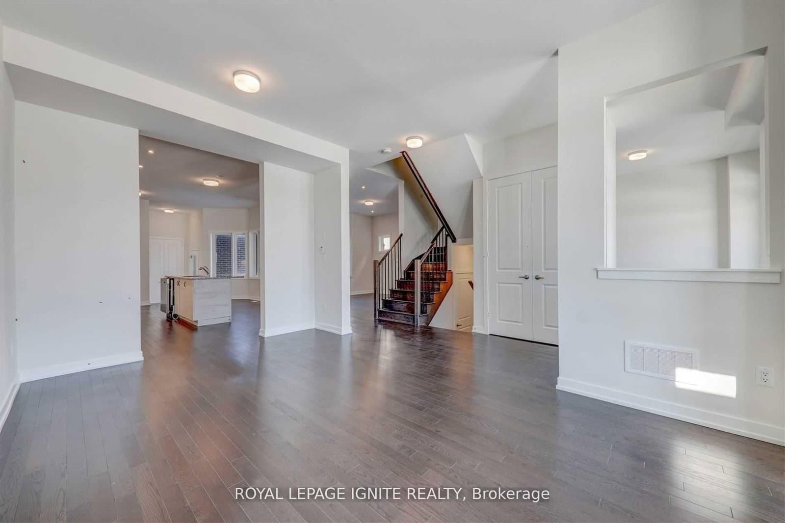 56 Rustle Woods Avenue thumbnail 10
