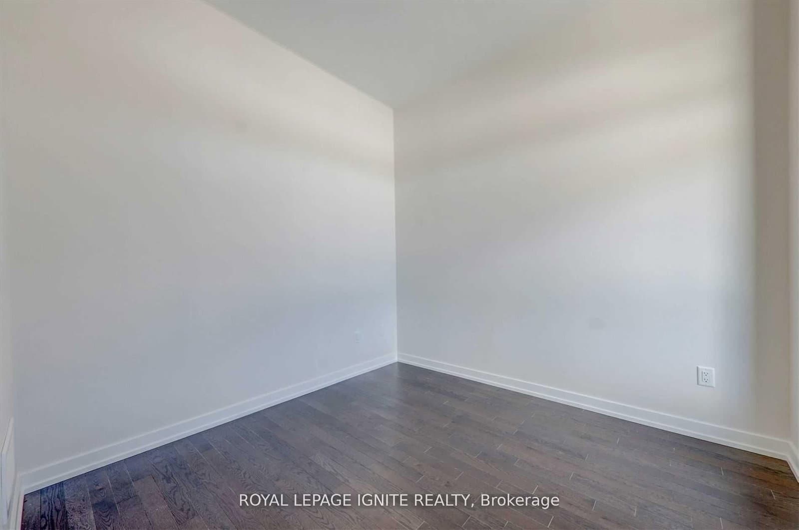 56 Rustle Woods Avenue thumbnail 6