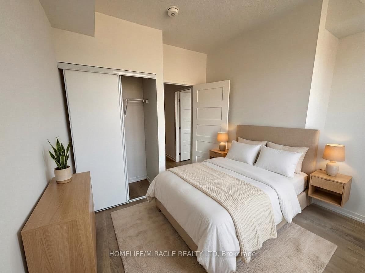 17 Lytham Green Circle, Unit 26 thumbnail 10