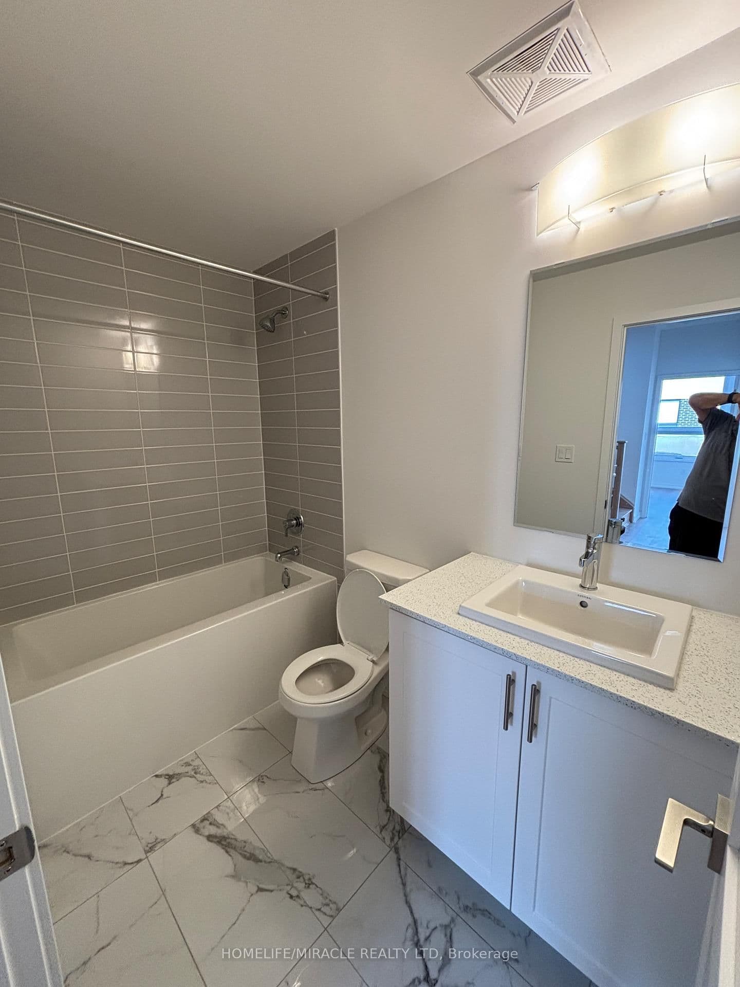 17 Lytham Green Circle, Unit 26 thumbnail 12