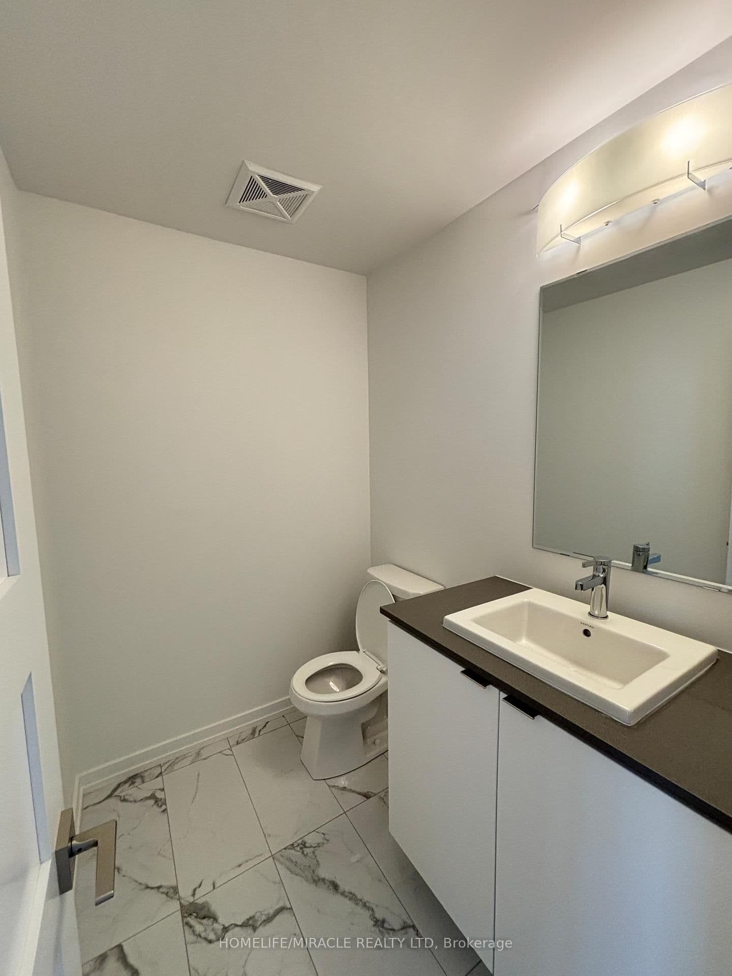 17 Lytham Green Circle, Unit 26 thumbnail 14