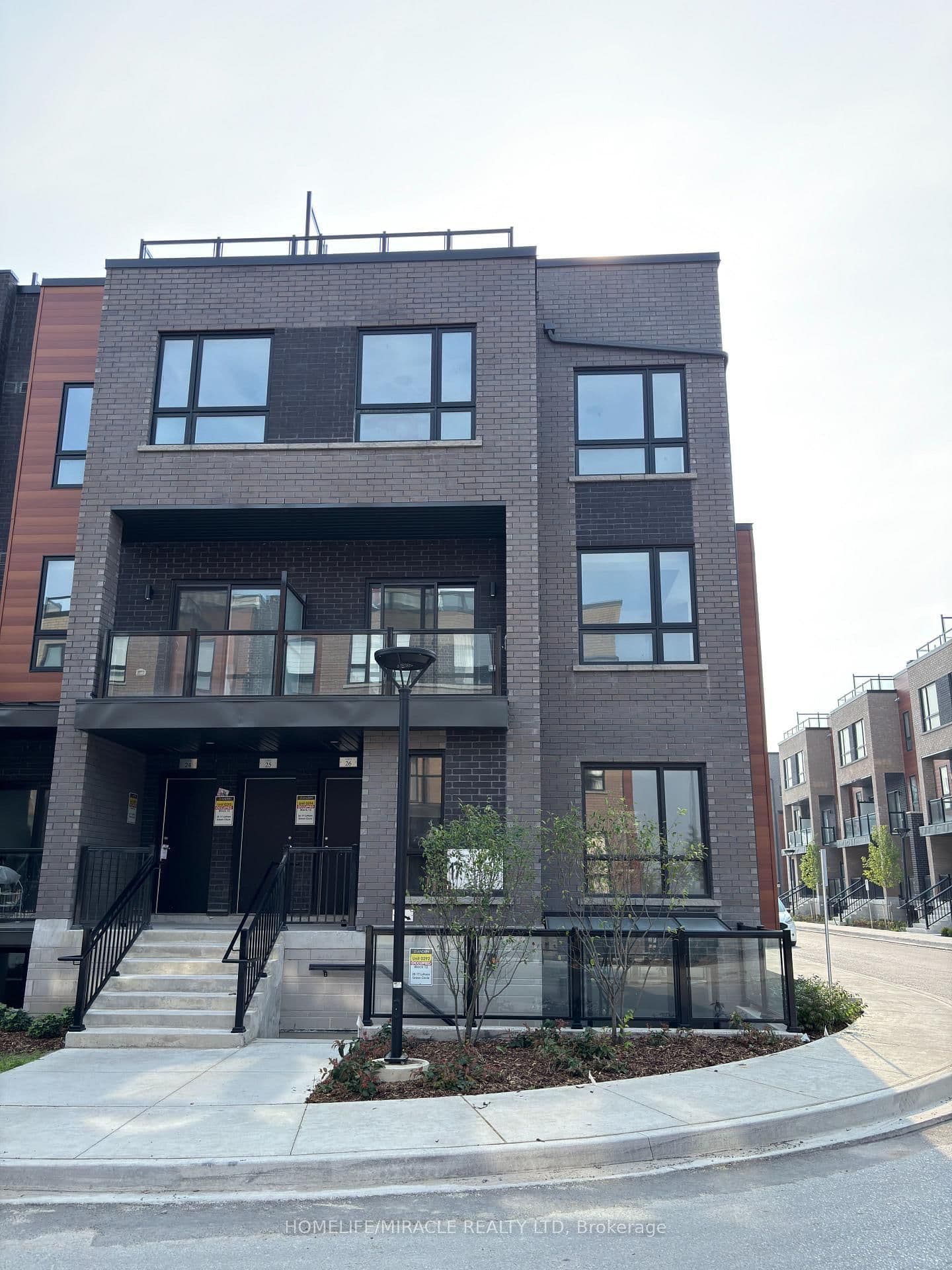 17 Lytham Green Circle, Unit 26 thumbnail 2