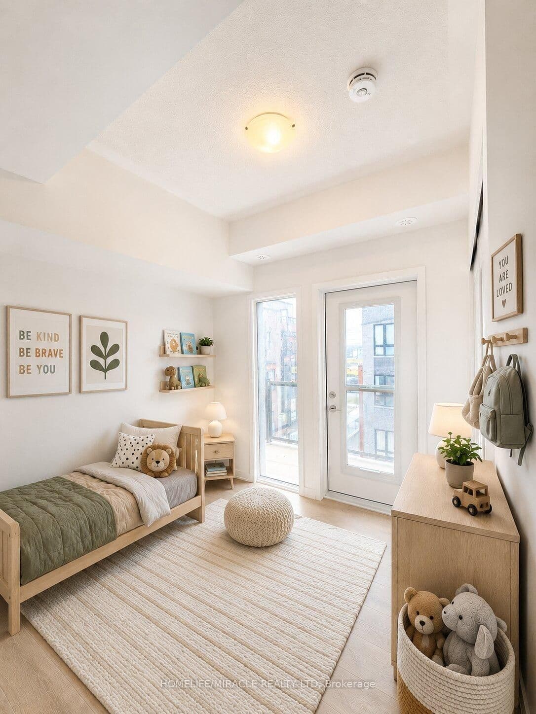 17 Lytham Green Circle, Unit 26 thumbnail 6