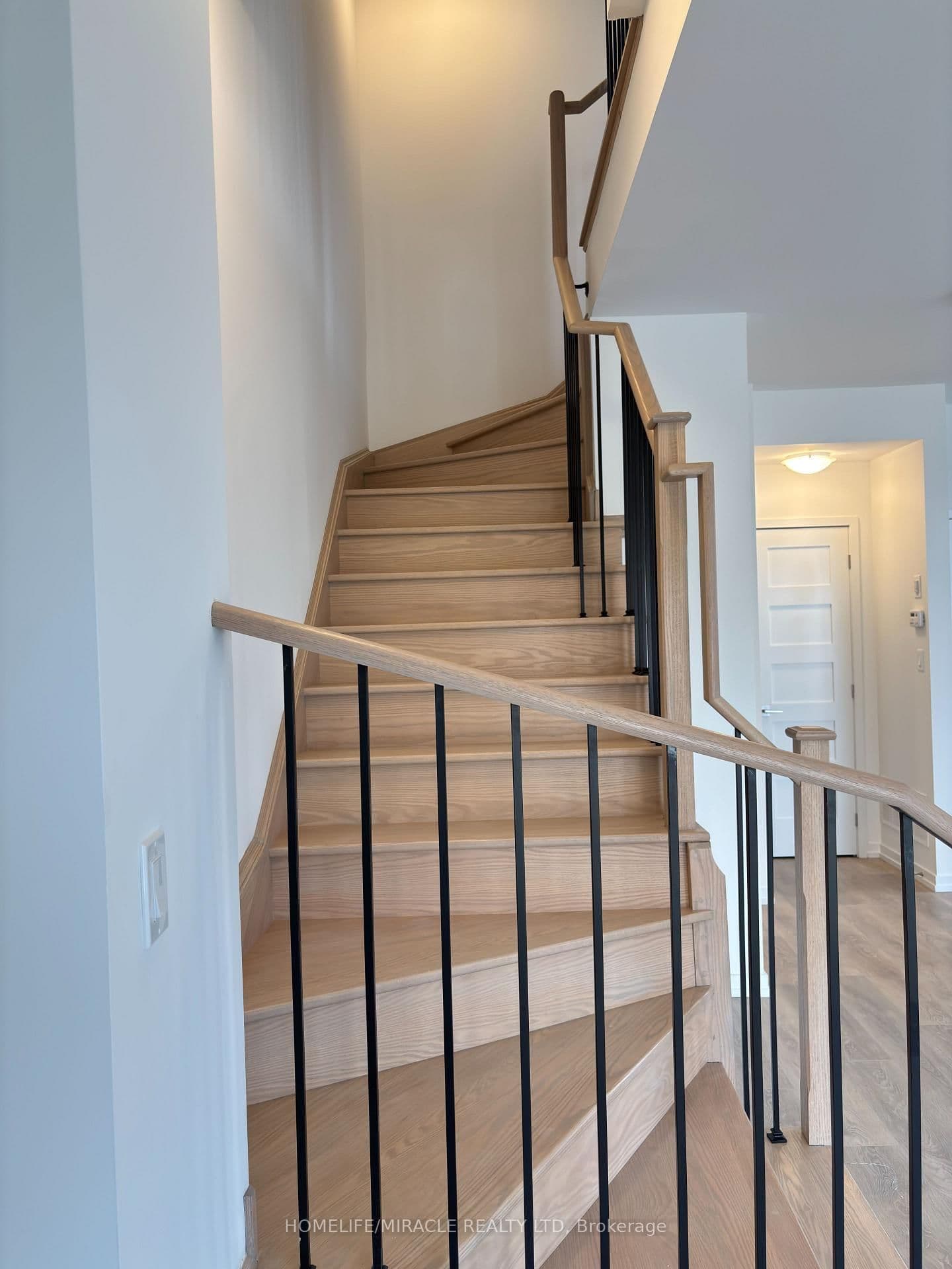 17 Lytham Green Circle, Unit 26 thumbnail 9