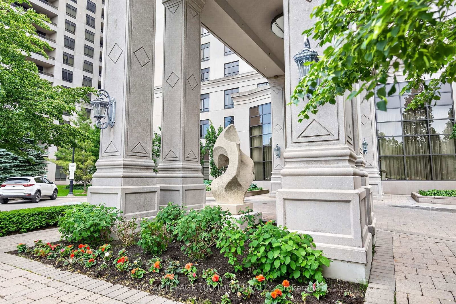 9245 Jane Street, Unit 914 thumbnail 2