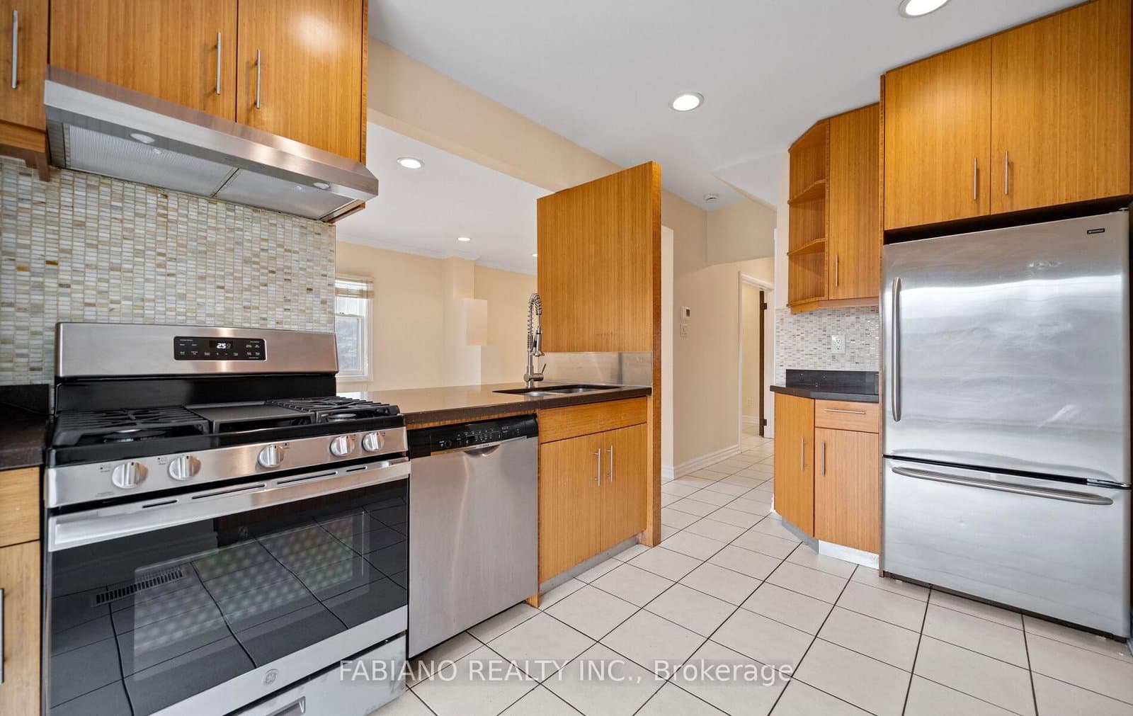 7872 - 7876 Kipling Avenue thumbnail 16