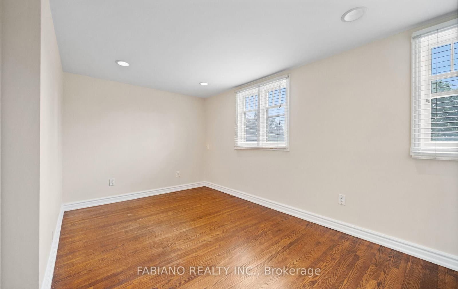 7872 - 7876 Kipling Avenue thumbnail 19