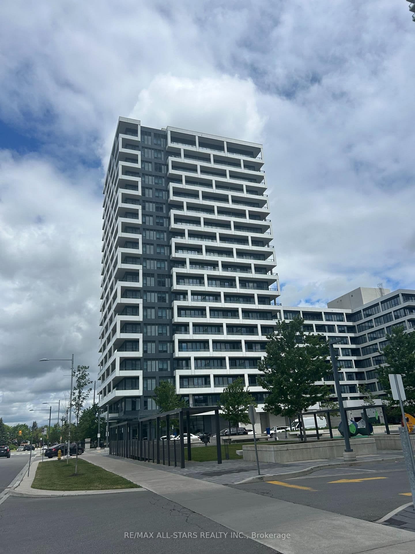 38 Water Walk Drive, Unit 809 thumbnail 2
