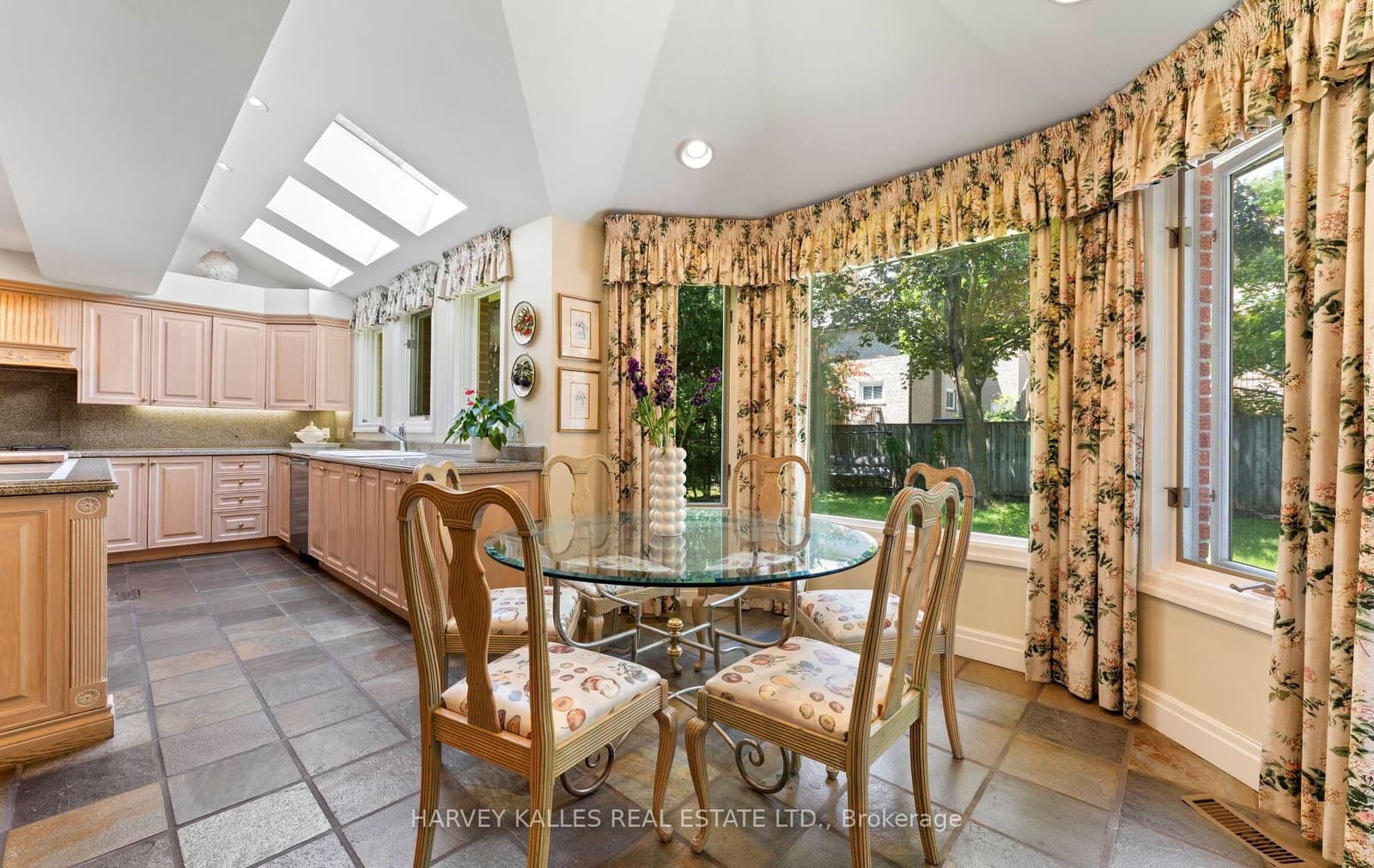 8 Granada Court thumbnail 16