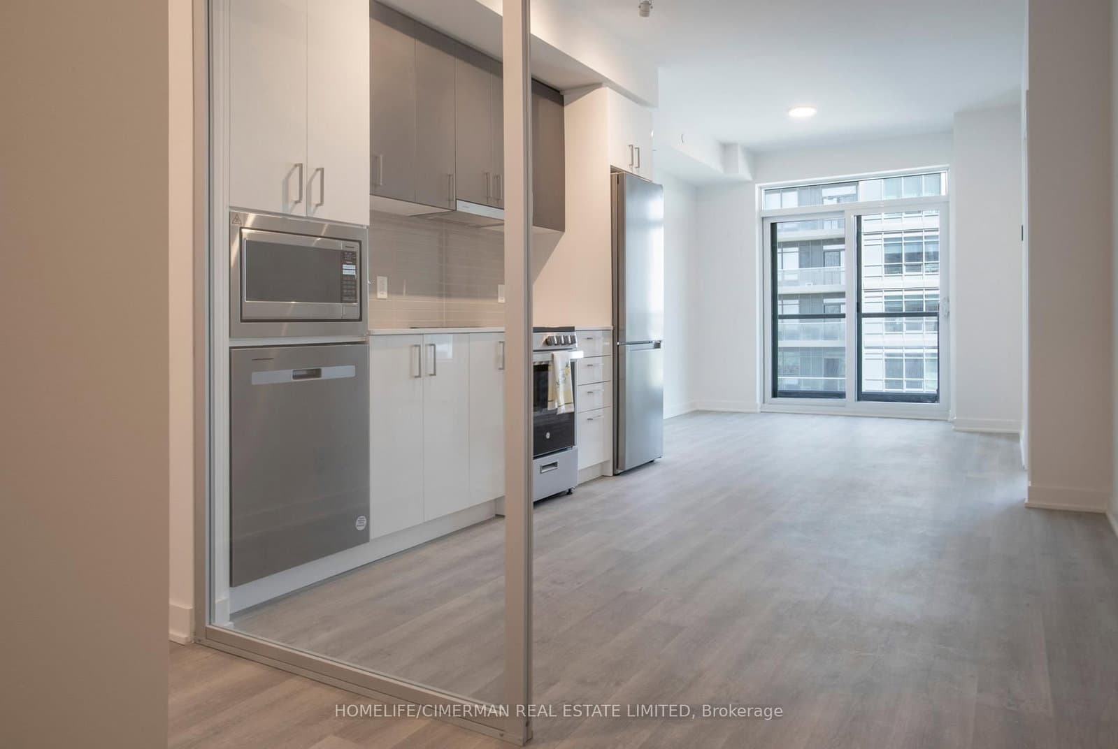 30 Upper Mall Way, Unit Suite A - 2008 thumbnail 5
