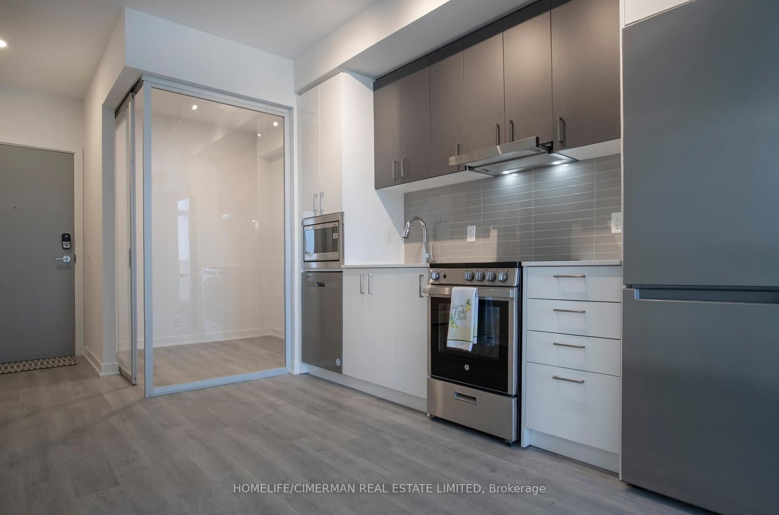 30 Upper Mall Way, Unit Suite A - 2008 thumbnail 8