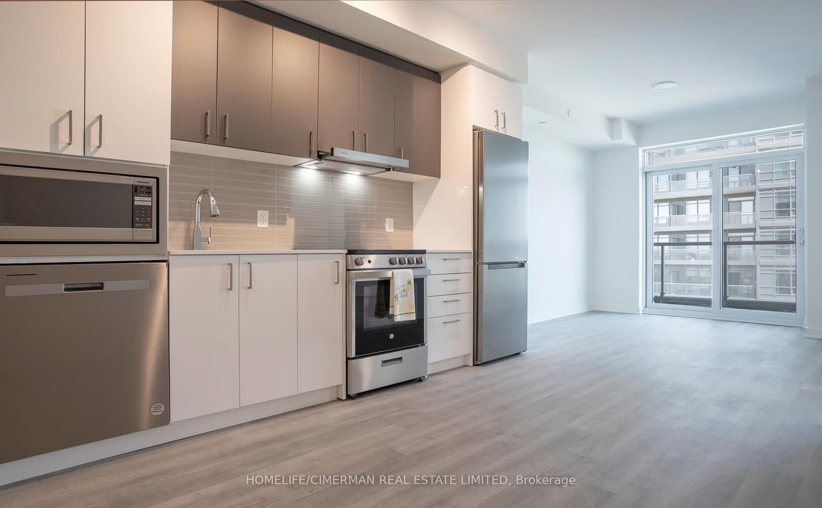 30 Upper Mall Way, Unit Suite A - 2008 thumbnail 9