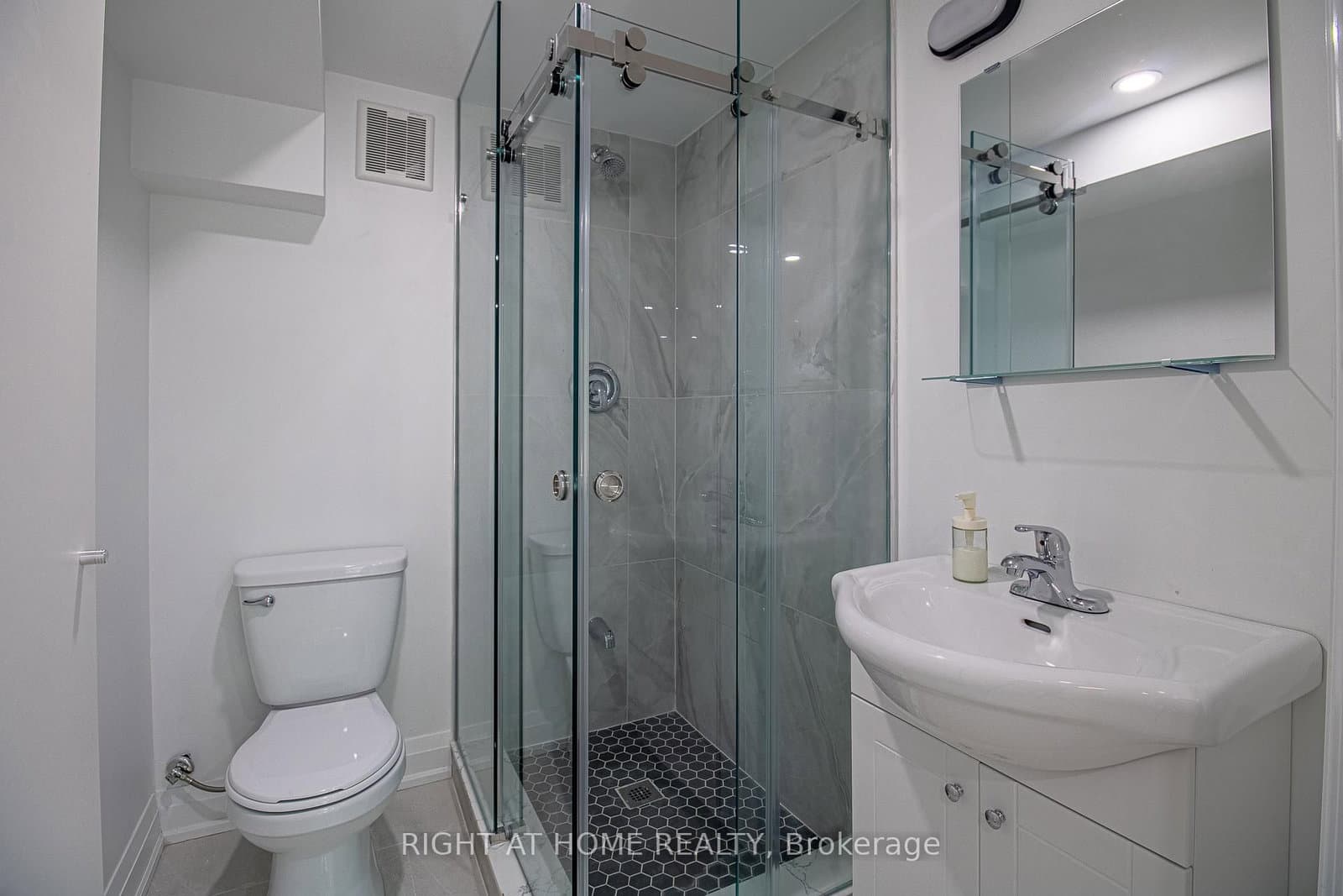 88 Highland Park Boulevard, Unit 2 thumbnail 4
