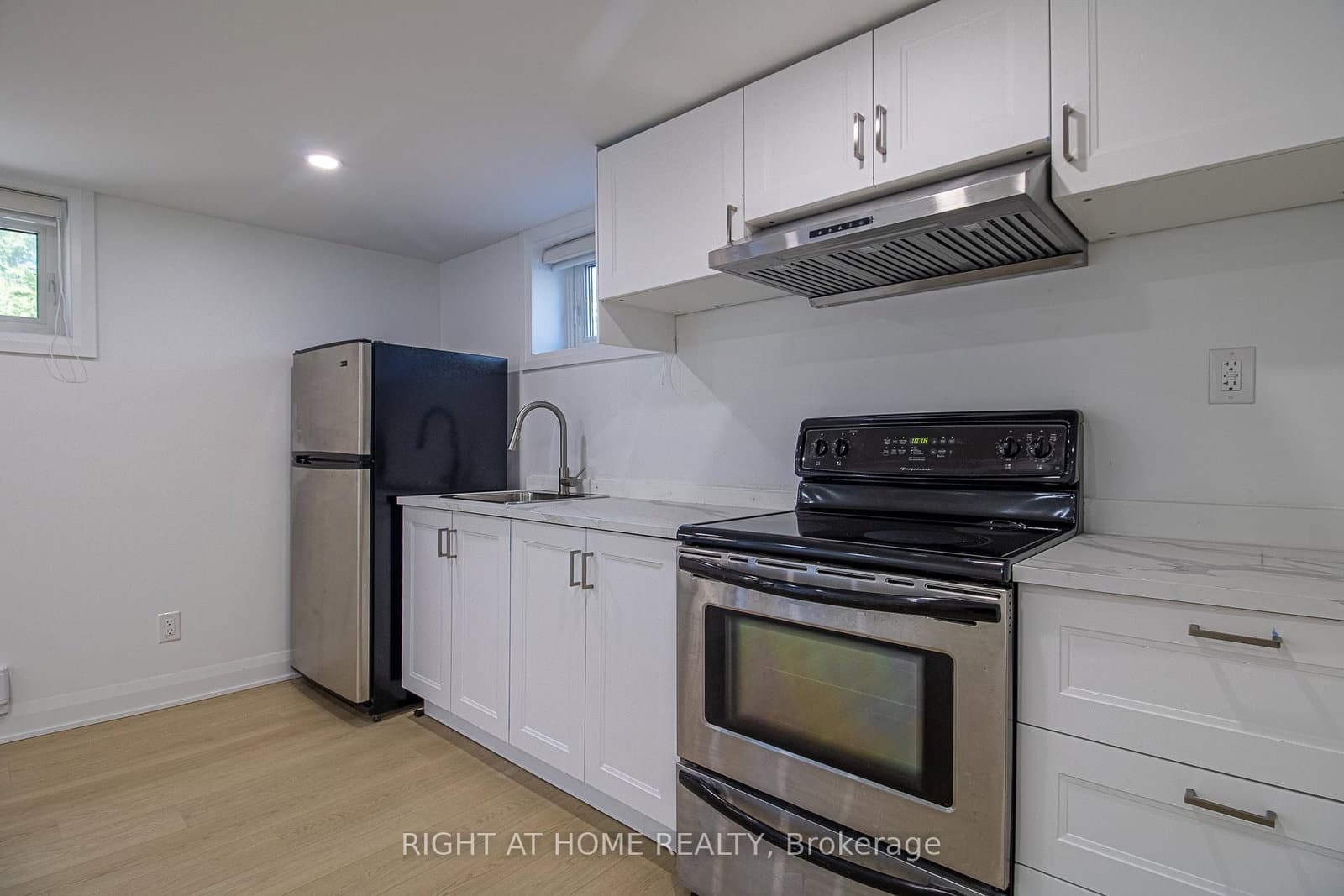 88 Highland Park Boulevard, Unit 2 thumbnail 8