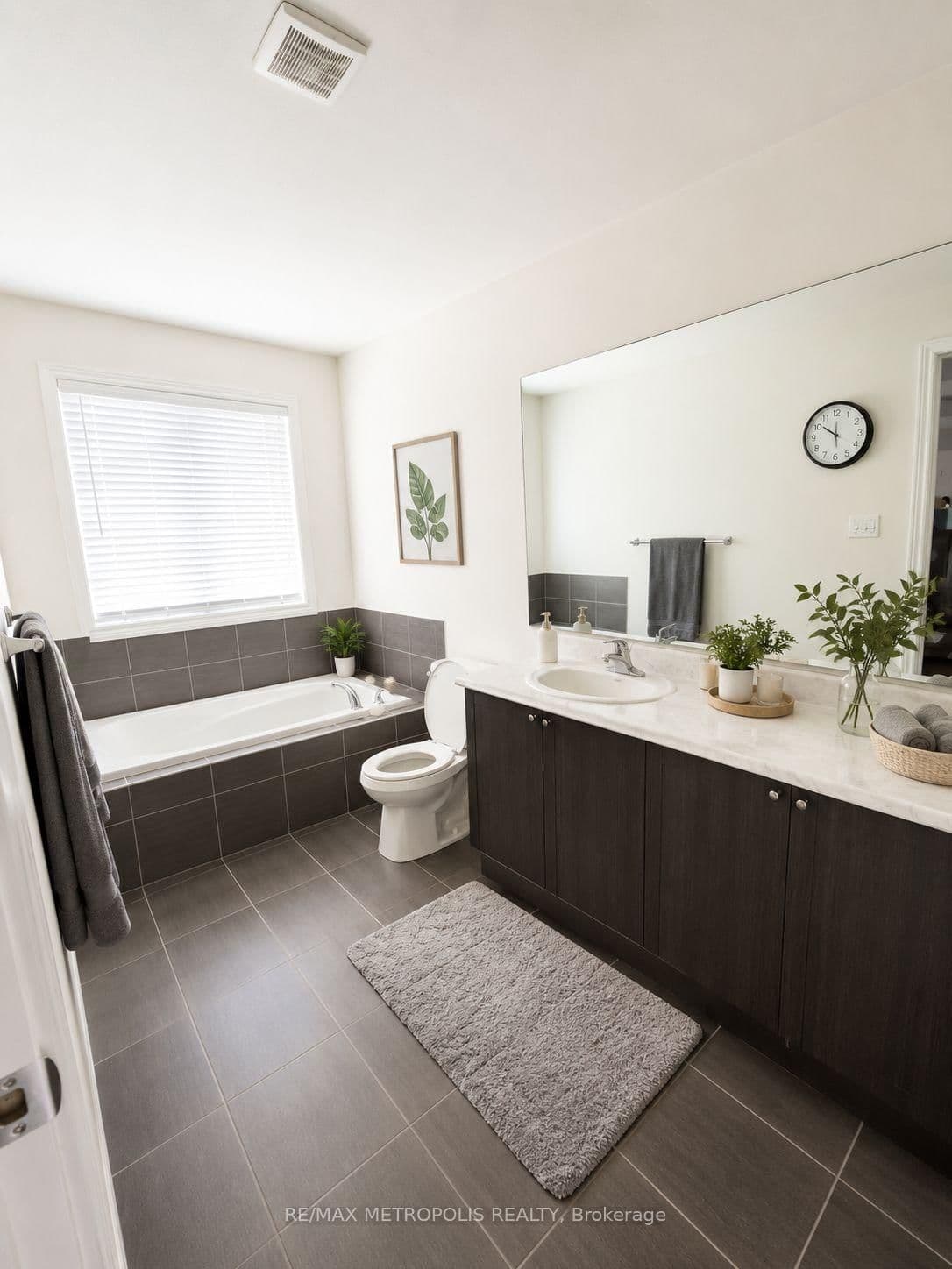 13 Mohandas Drive, Unit MAIN & UPPER thumbnail 9