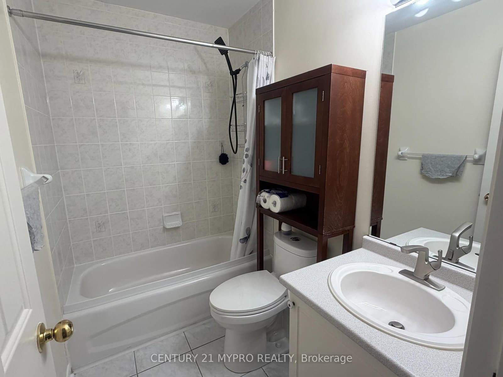116 Orchard Hill (2nd Floor) Boulevard thumbnail 5