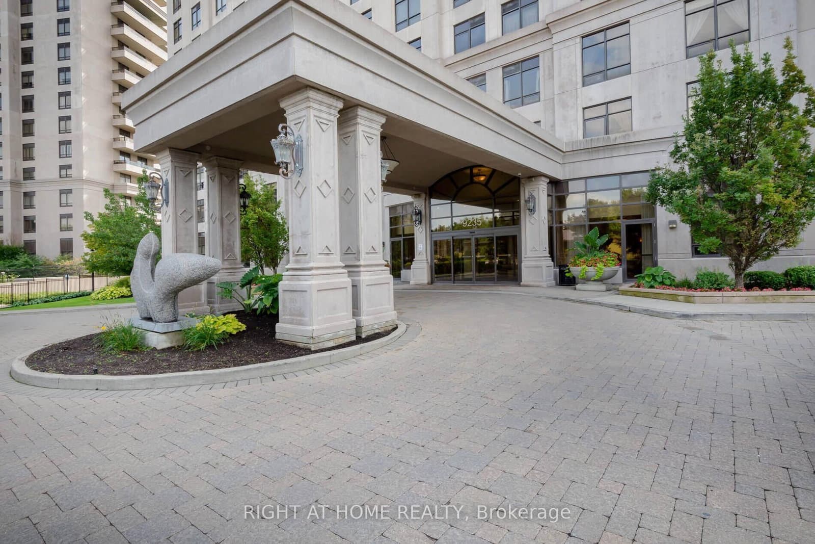 9235 Jane Street, Unit 1012 thumbnail 3