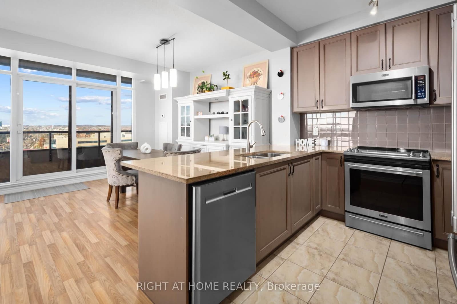 9235 Jane Street, Unit 1012 thumbnail 6