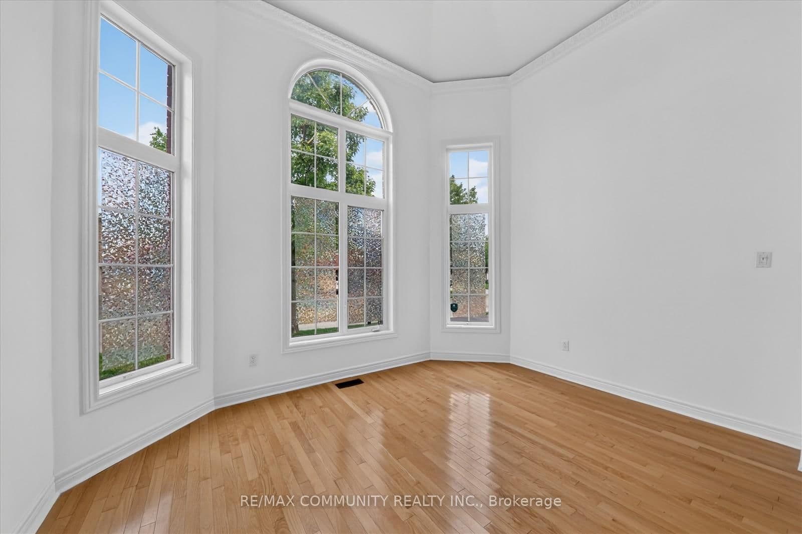 29 River Forest Street W thumbnail 11